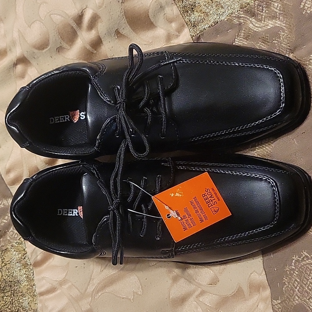 BRAND NEW Deerstags boys dress shoes SZ 4